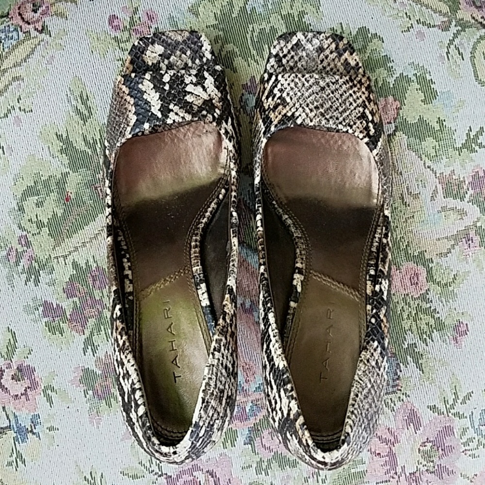 Tahari RIDDLE Heels - Picture 4 of 8